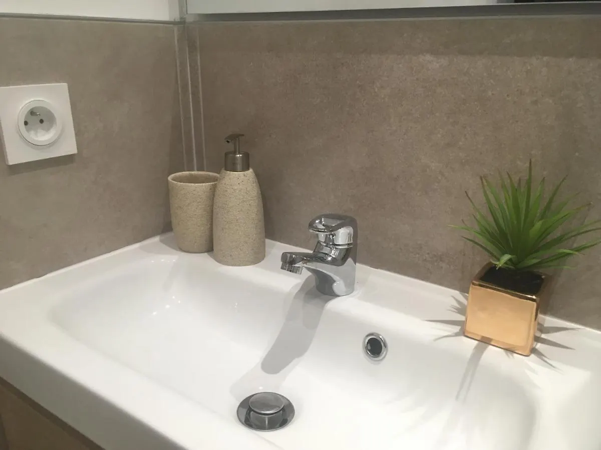 Apartment Studio Hyper Centre, Proche Gare, Entree Independante Valence  France